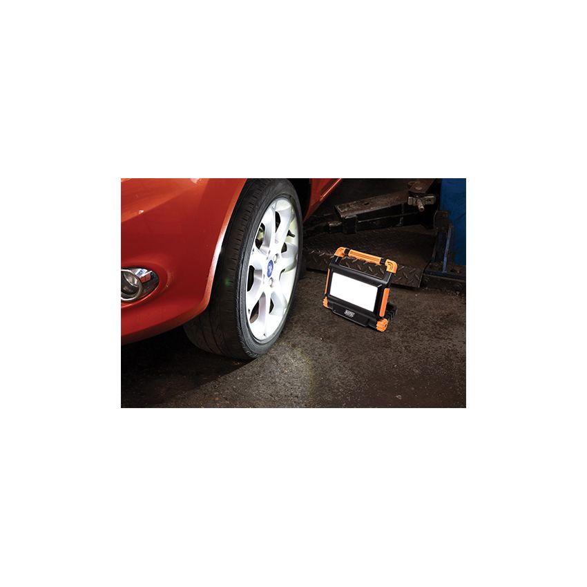 LED FLOOD LIGHT 50W RE-CHARGEABLE BATTERY 4,500LM