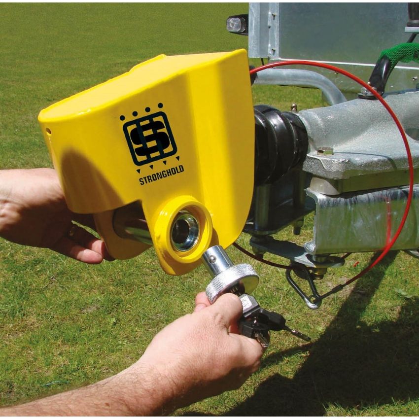 Stronghold hitchlock for Knott Avonride couplings